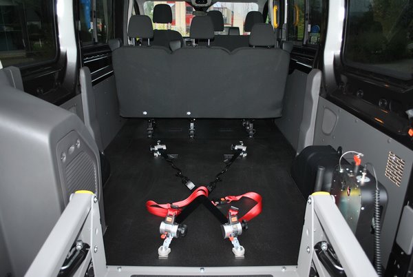 Intérieur de la Ford Transit adaptée