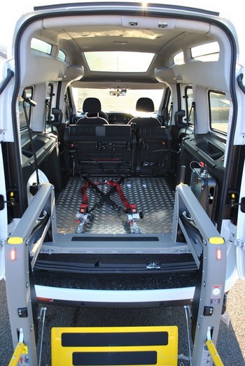 Chargement au sein d'une Fiat Doblo