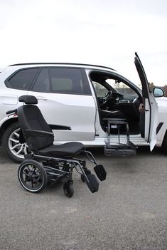 BMW X5 avec fauteuil et siège adaptés