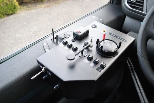 Commandes de fonctions électriques pour une Peugeot Traveller