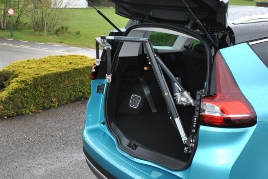 Grue de chargement de chaise roulante - Renault Grand Scenic