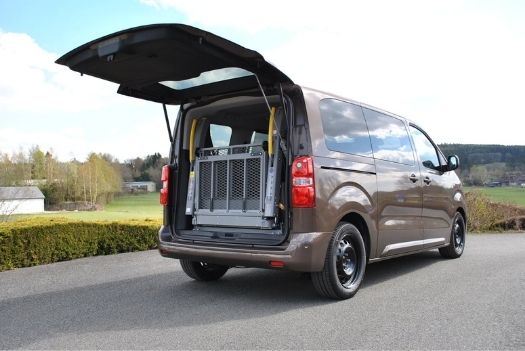 Lift installé dans la Peugeot Traveller