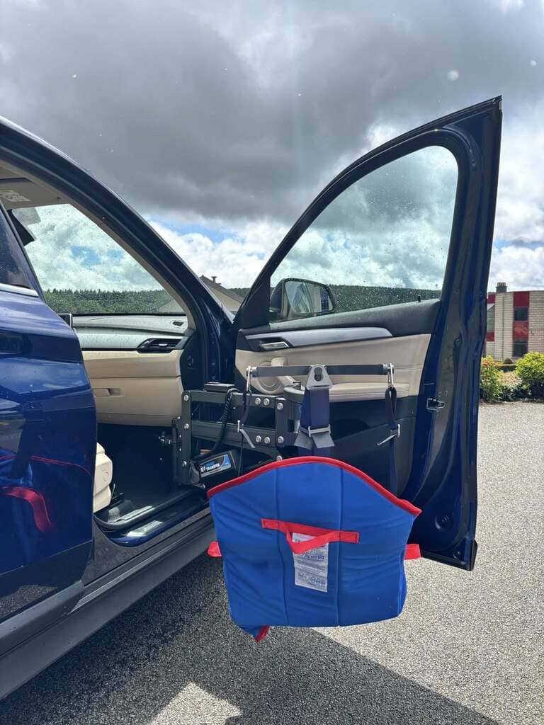 BMW X1 - Transfert avec lève-personne sur porte latérale