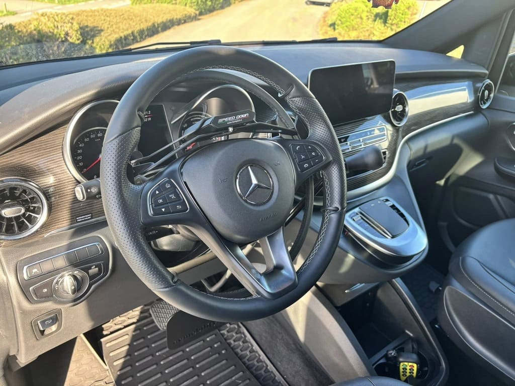 Mercedes Benz EQV - cercle accelerateur