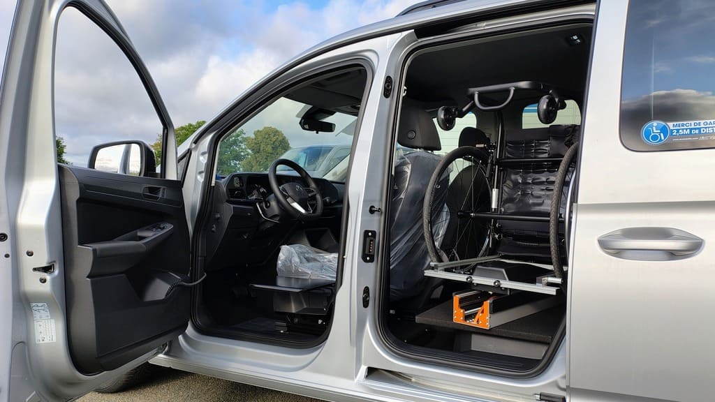 VW Caddy - Robot d'aide au chargement pour chaise roulante