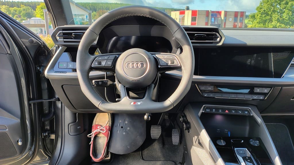 audi a3 sportback - Conduite aux pieds