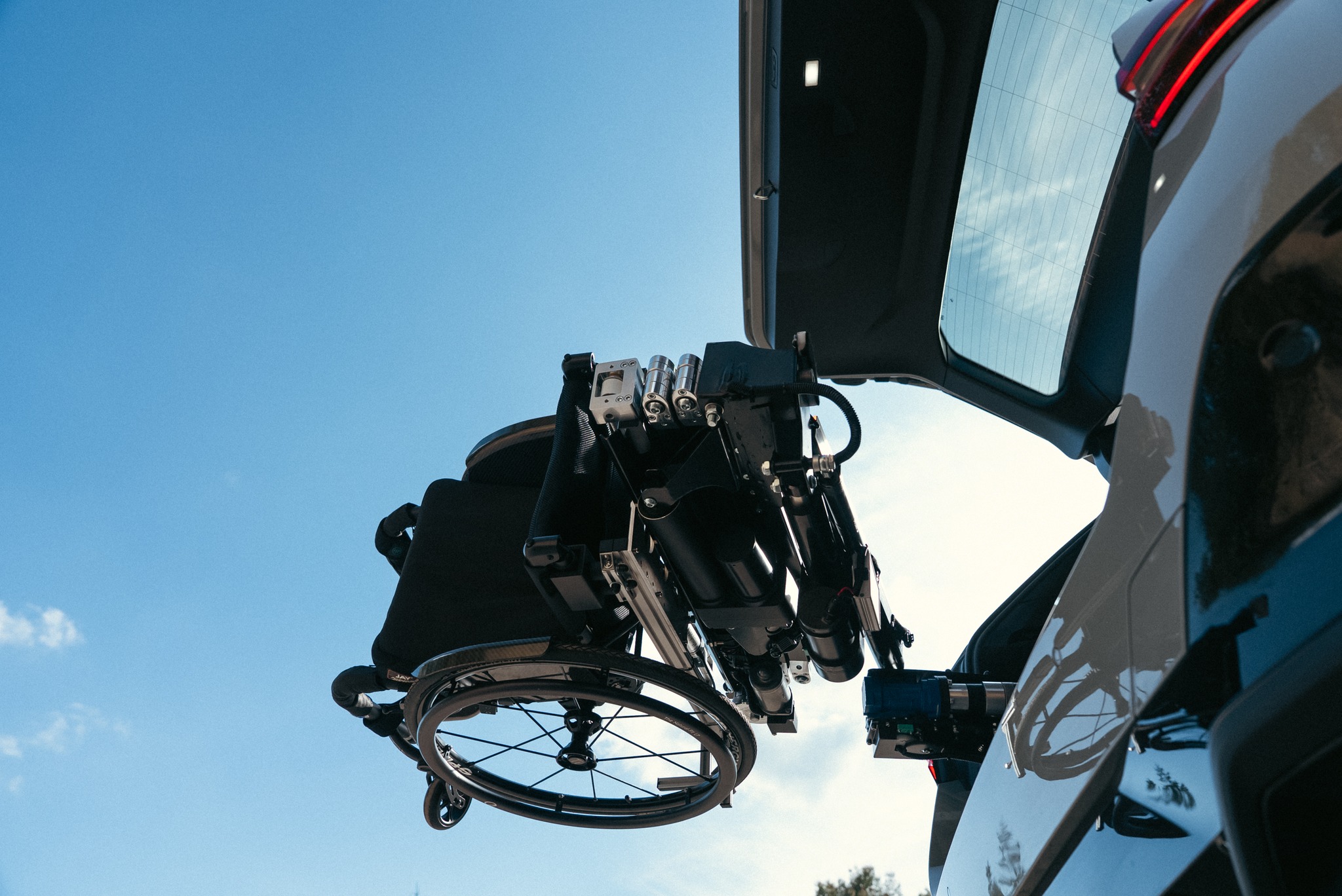 BMW i5 touring - Robot chargement chaise