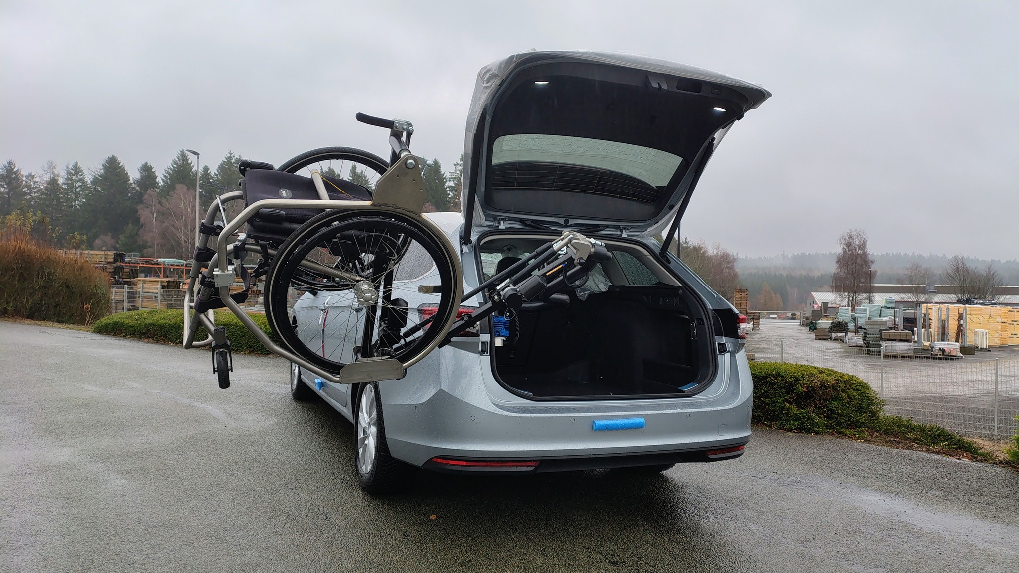 skoda-superb-combi-robot-chargement-chaise-roulante