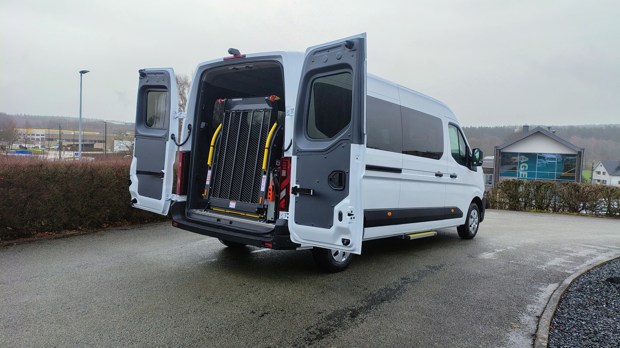 Renault Group Master L3H2 - Lift électro-hydraulique remonté