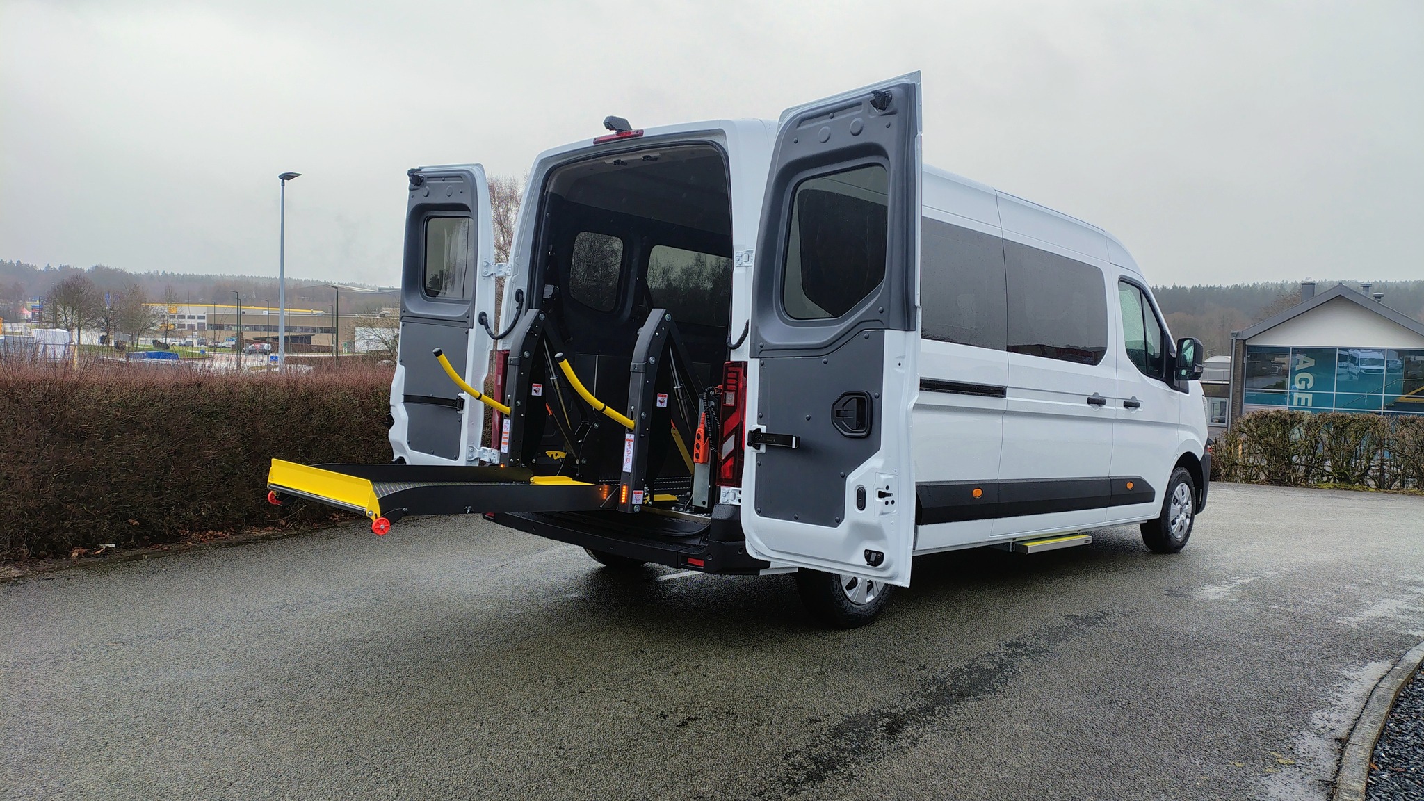 Renault Group Master L3H2 - Lift électro-hydraulique plateforme fixe