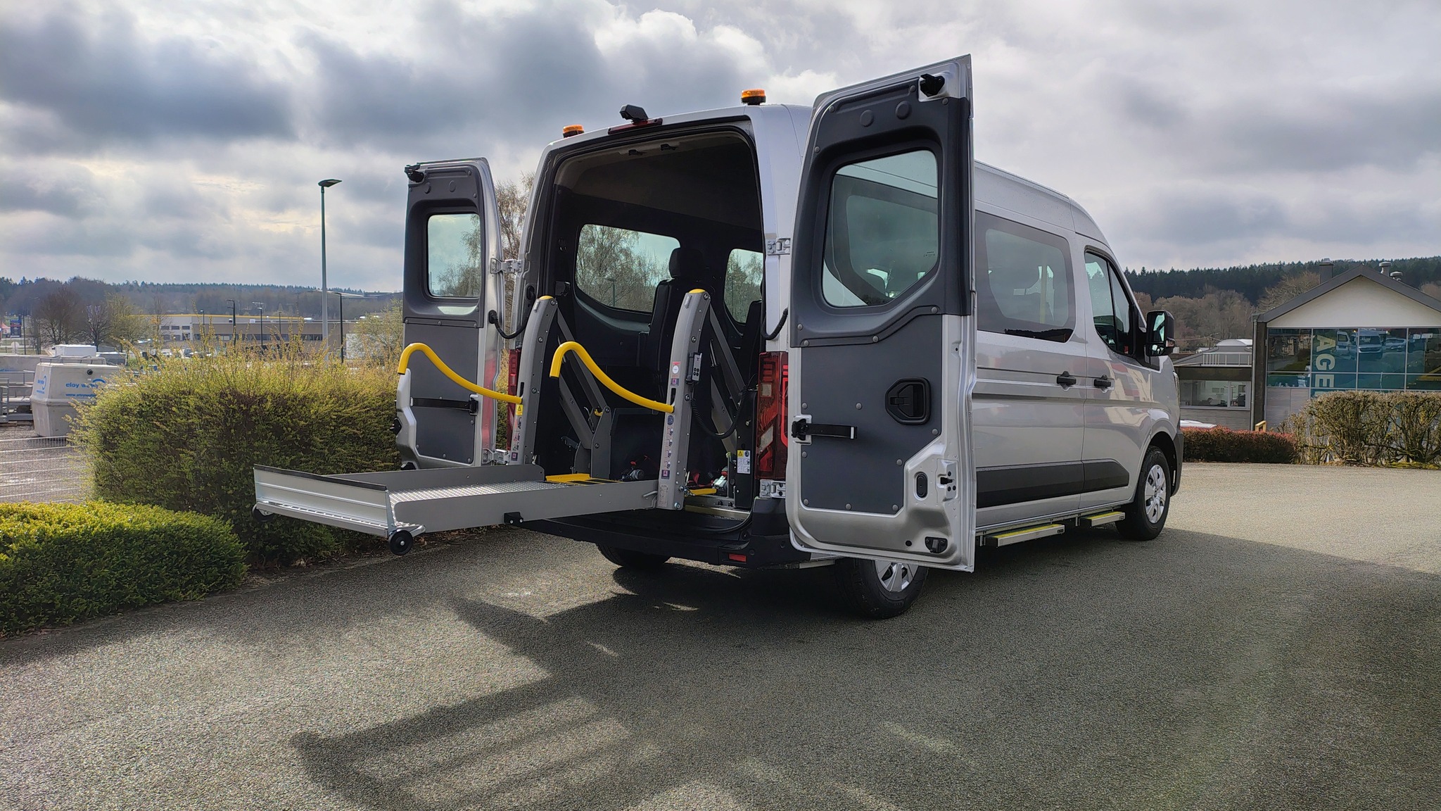 Lift électro-hydraulique sur Renault Master L2H2
