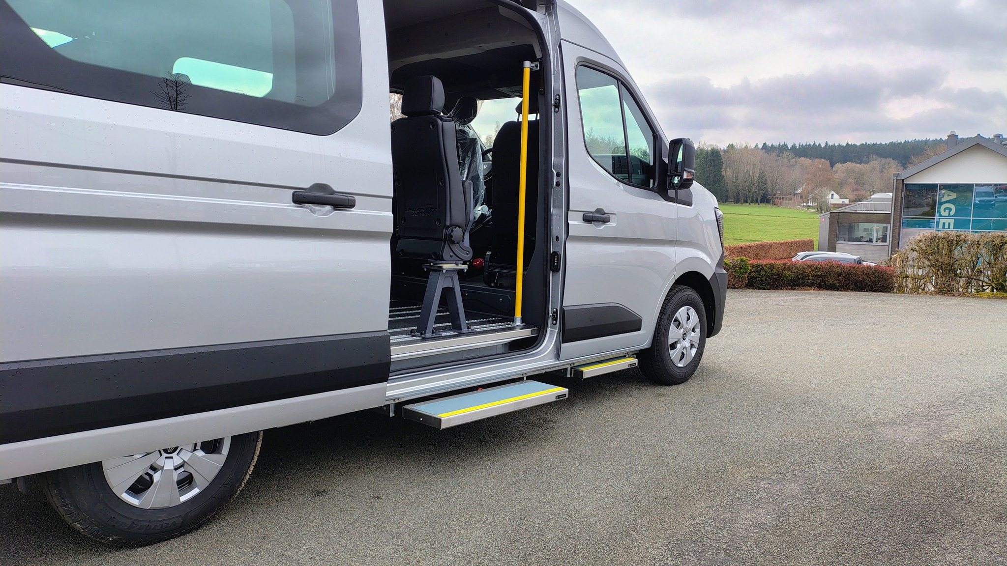 Marche-pied électrique sur Renault Master L2H2