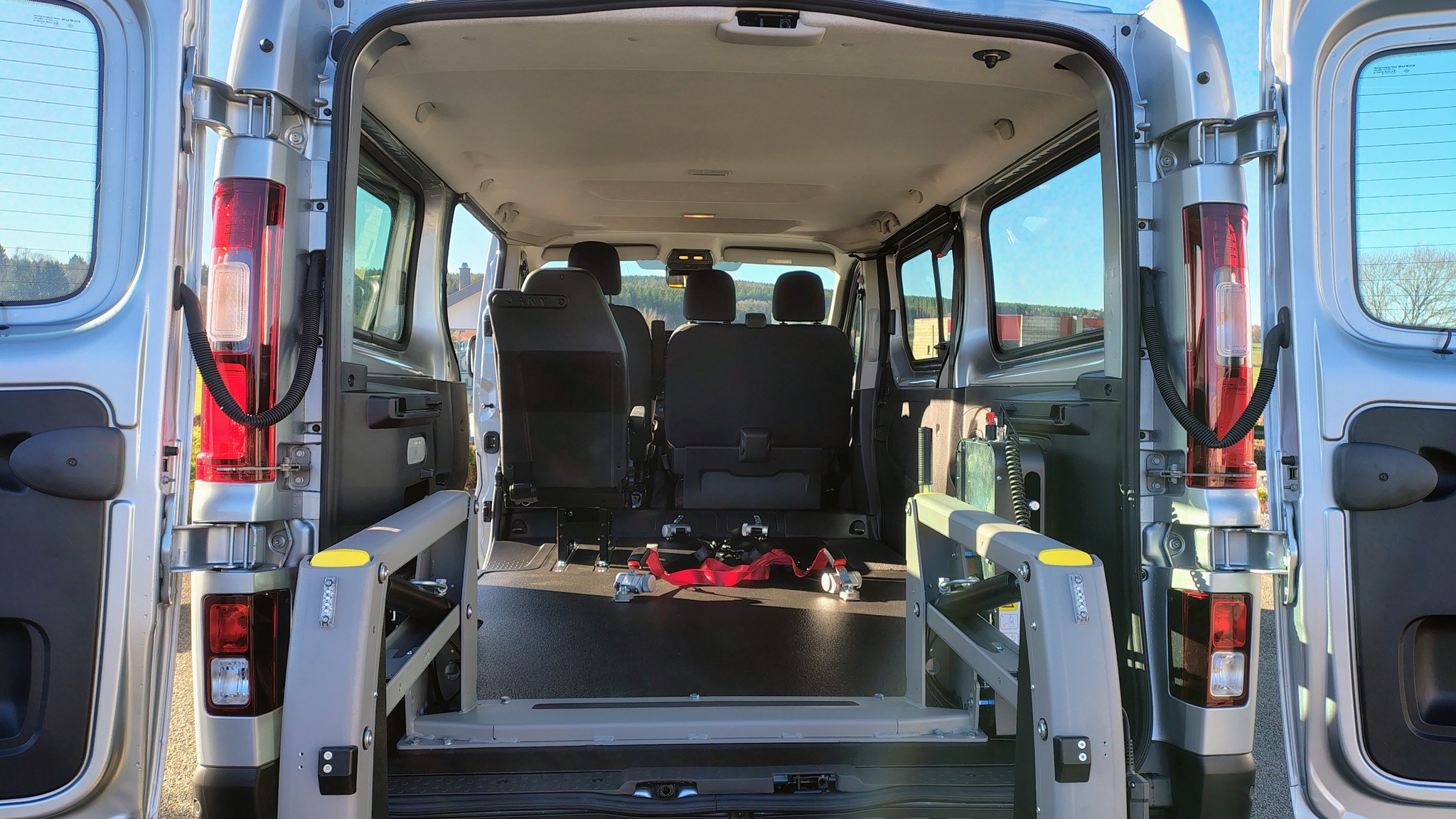 Fixation 4 points pour fauteuil roulant sur Renault Passenger L2