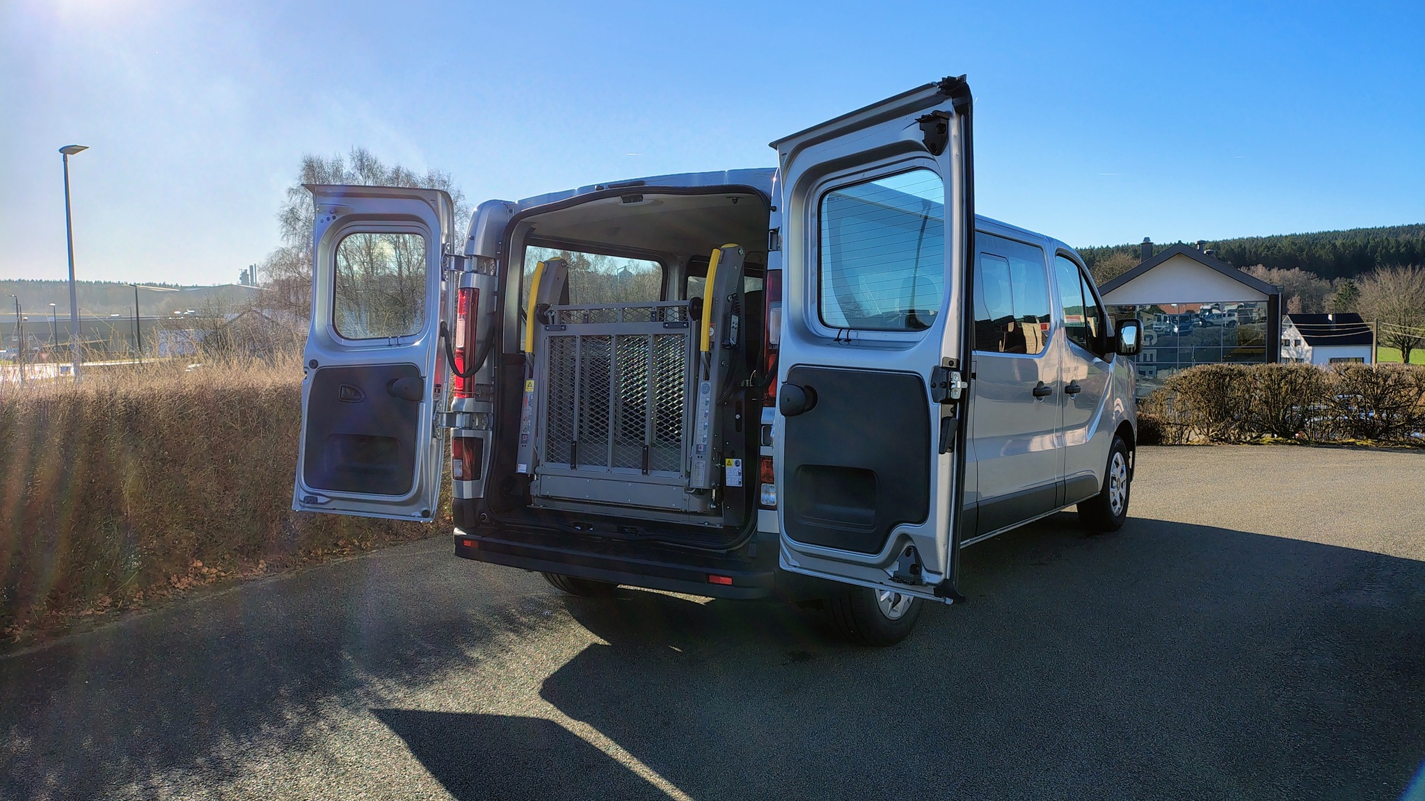 Lift électro-hydraulique arrière sur Renault Passenger L2